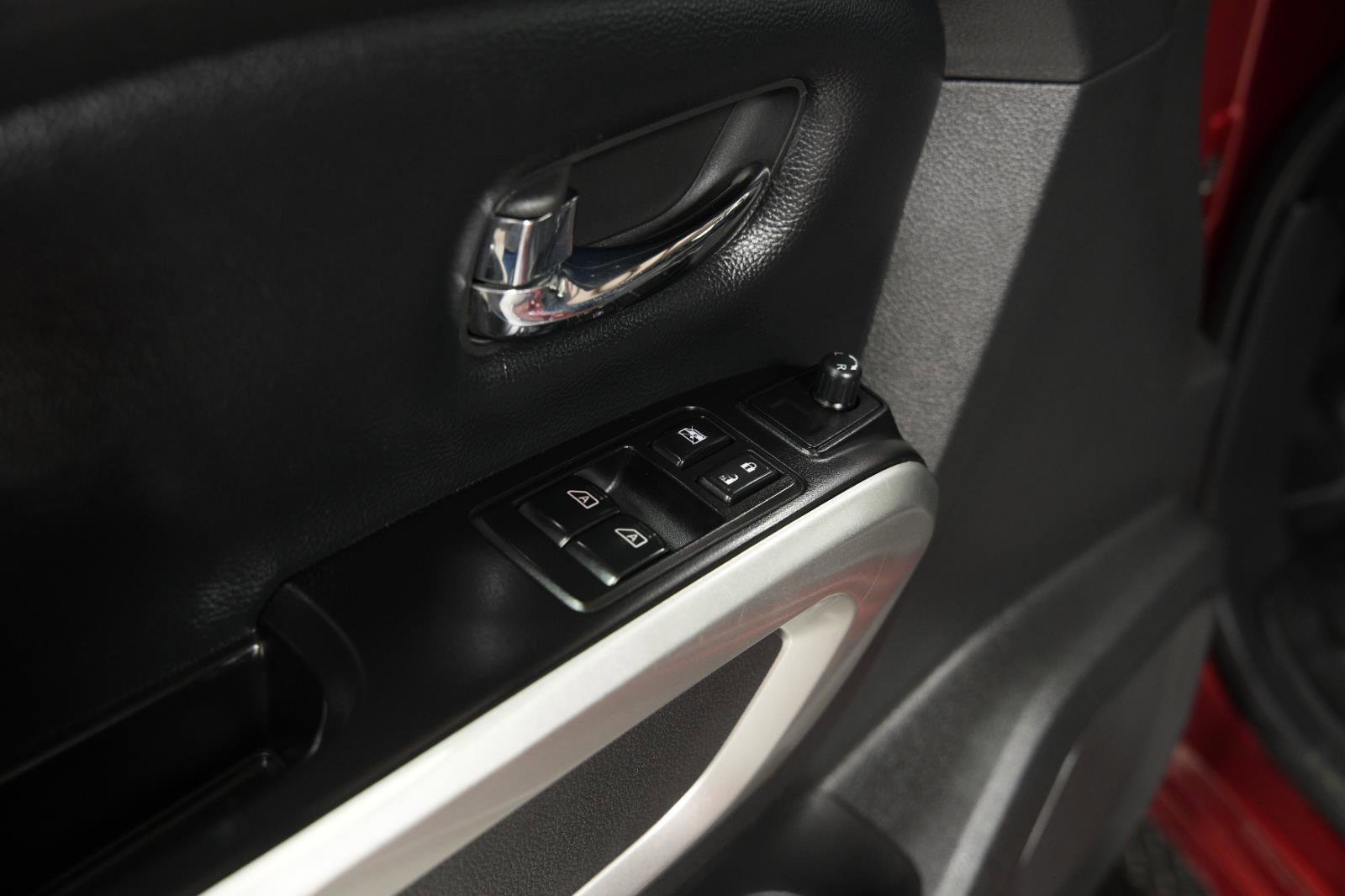 Used 2017 Nissan Titan SV image 22