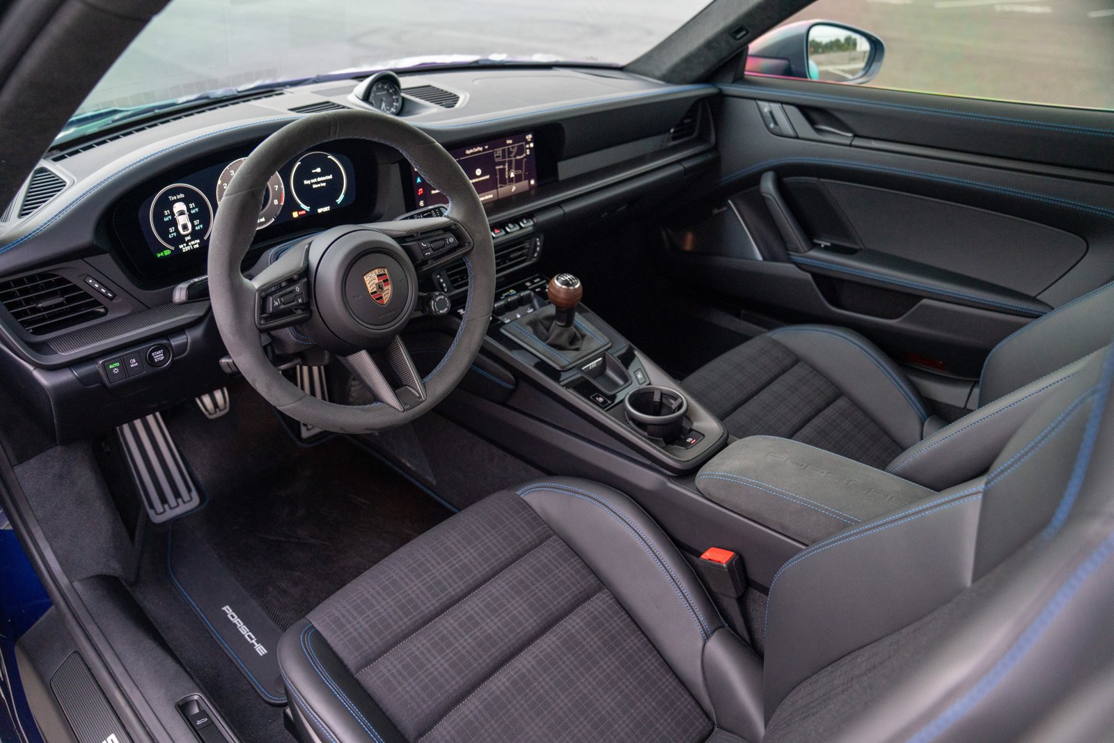 Certified 2025 Porsche 911 Carrera T RWD image 4