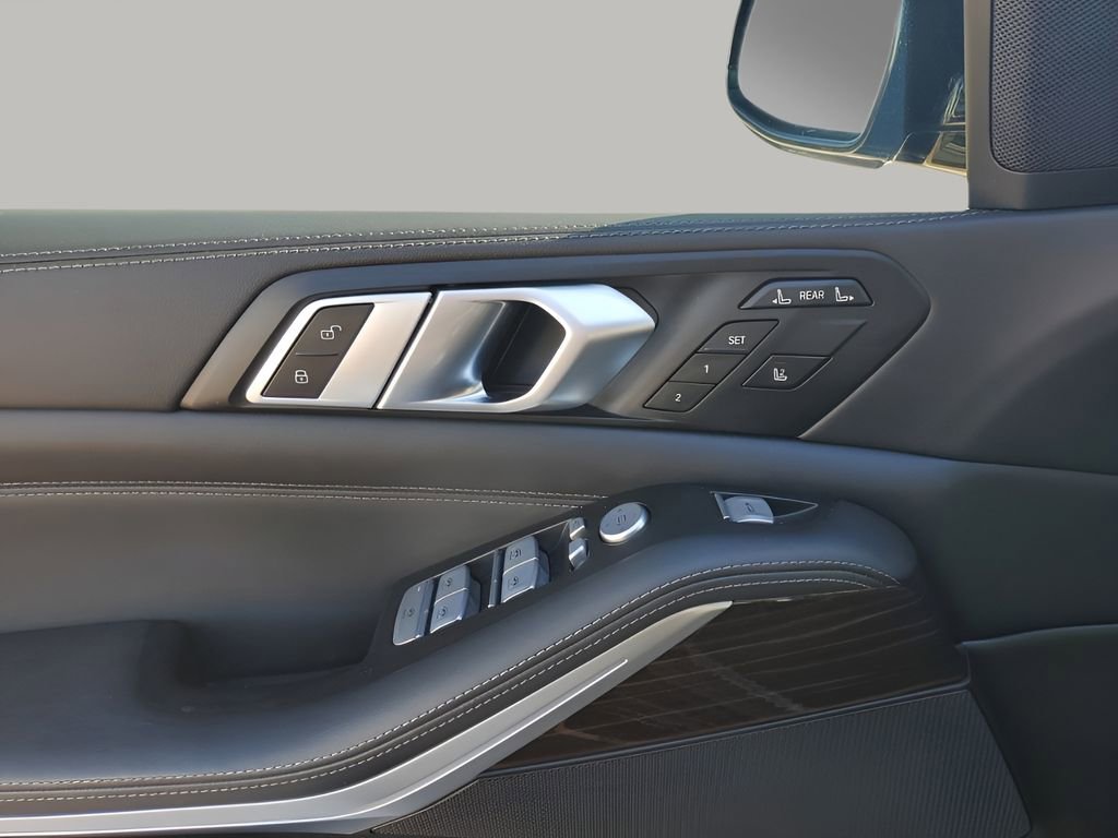 Used 2023 BMW X7 xDrive40i w/ M Sport Package image 27