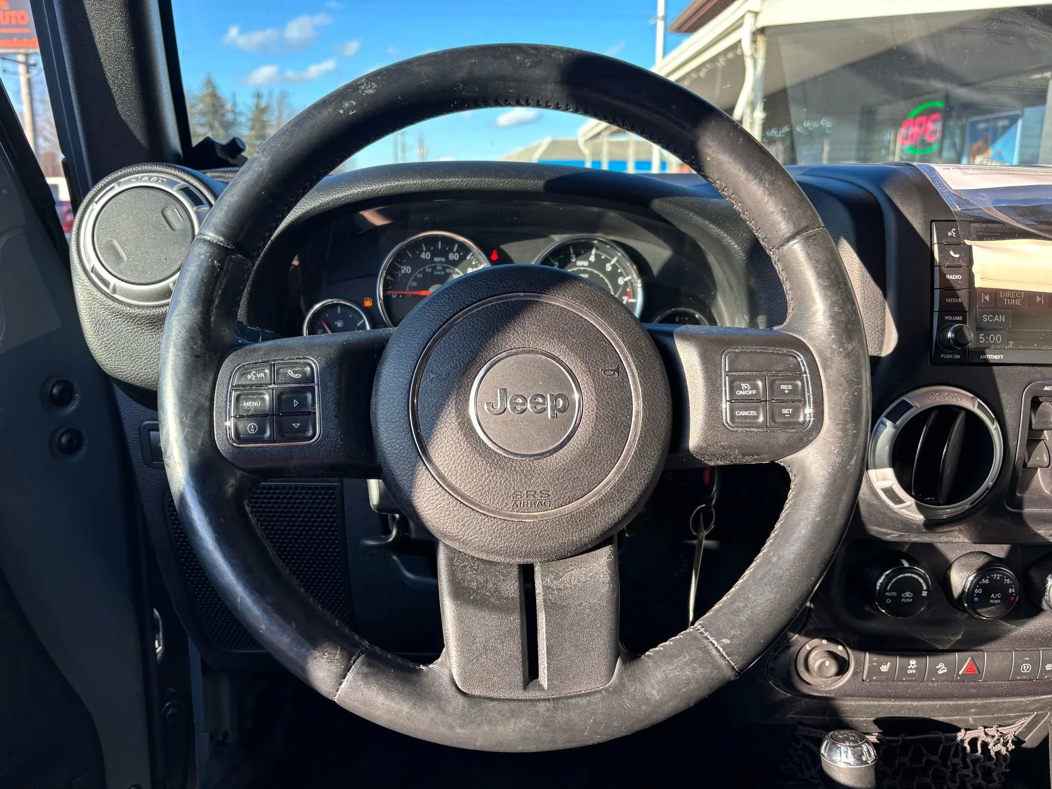 Used 2015 Jeep Wrangler Unlimited Rubicon w/ Connectivity Group image 19