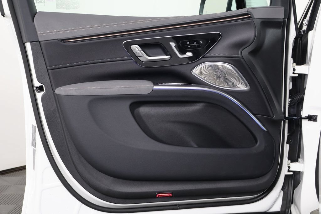 New 2026 Mercedes-Benz EQS 400 4MATIC SUV image 8