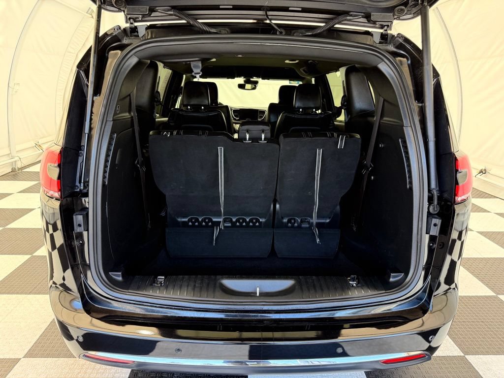 Used 2025 Chrysler Pacifica Select FWD image 4
