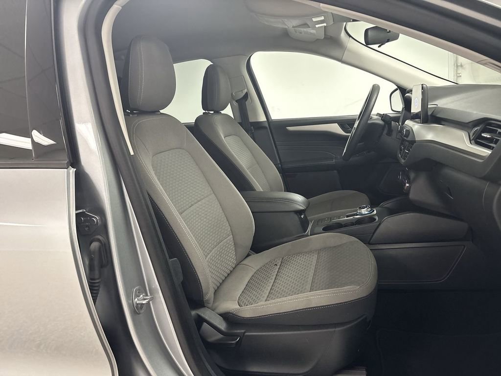 Used 2022 Ford Escape SE image 18