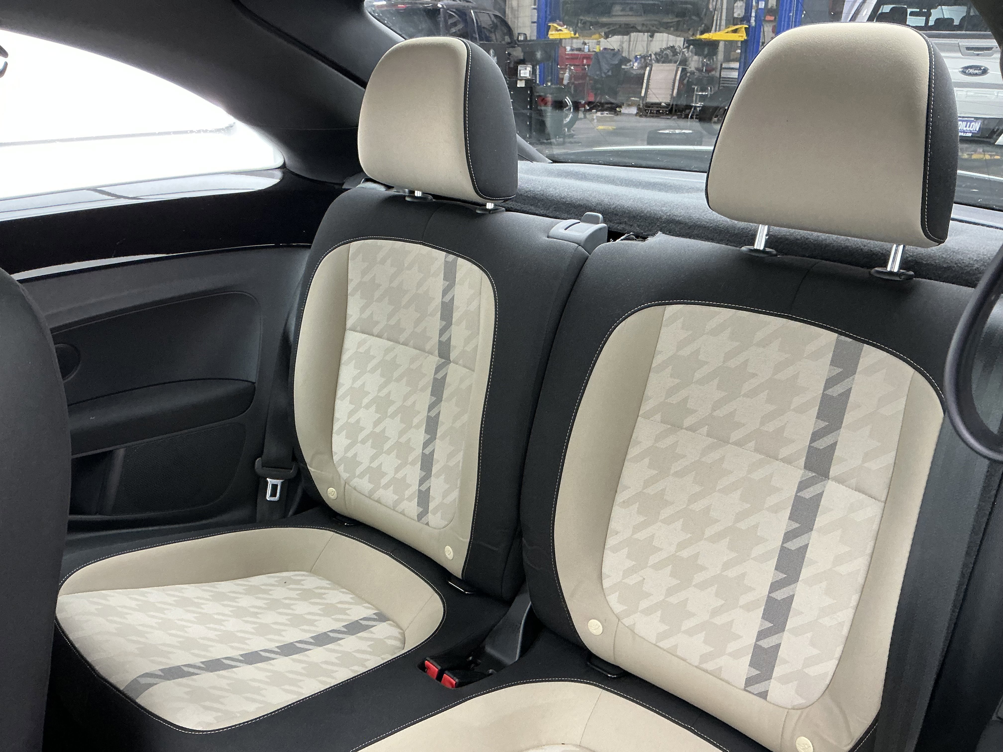 Used 2018 Volkswagen Beetle 2.0T Coast image 18