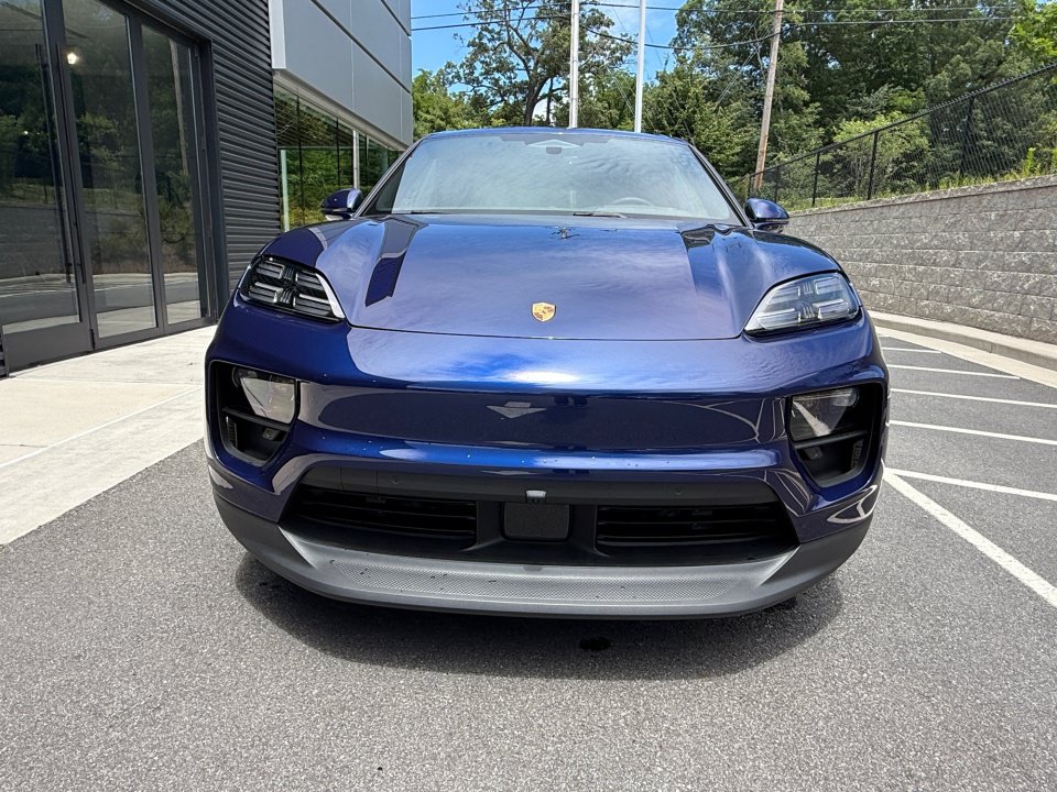 New 2025 Porsche Macan 4S Electric AWD/4WD image 10