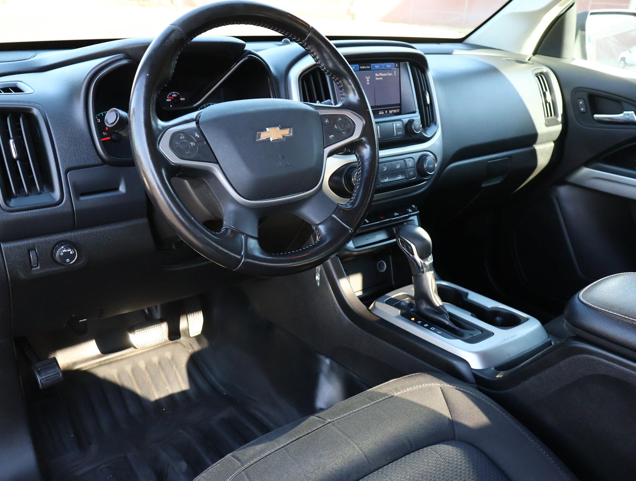 Used 2022 Chevrolet Colorado LT w/ Fleet Safety Package image 3