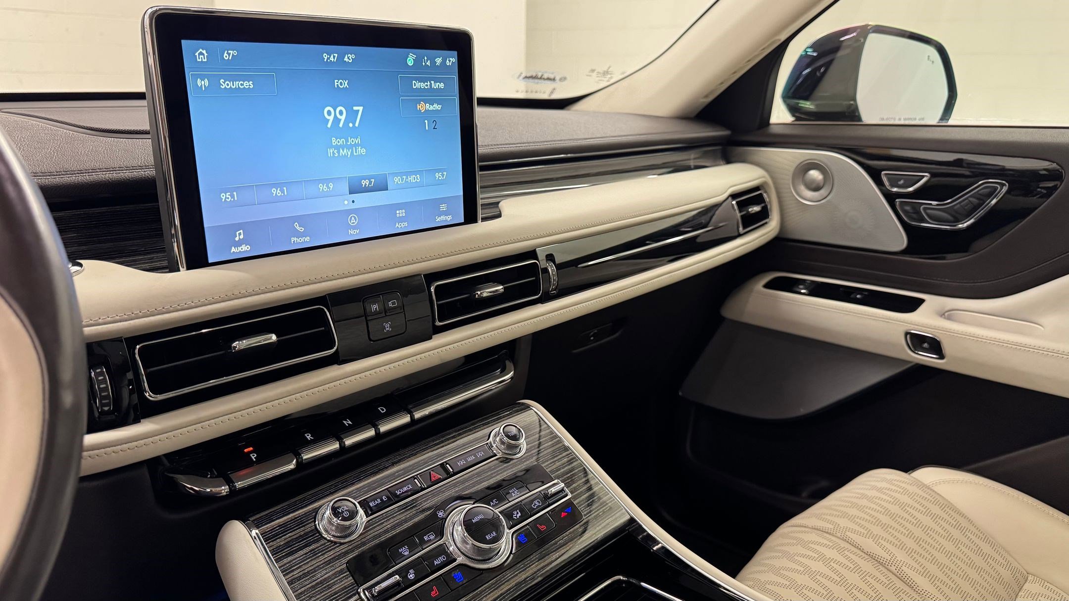 Used 2023 Lincoln Aviator Black Label w/ Dynamic Handling Package image 39