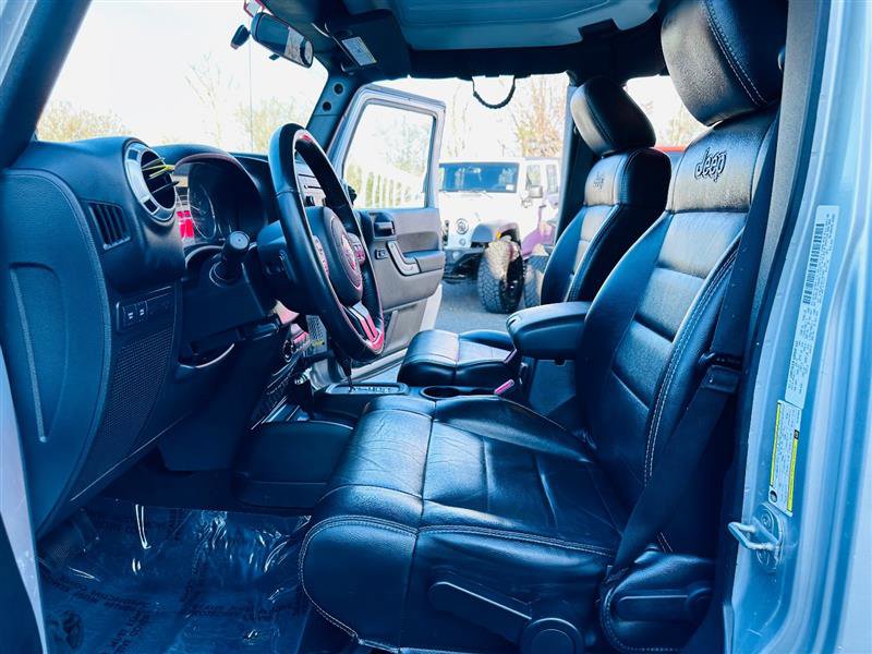 Used 2012 Jeep Wrangler Unlimited Rubicon w/ Max Tow Pkg image 22