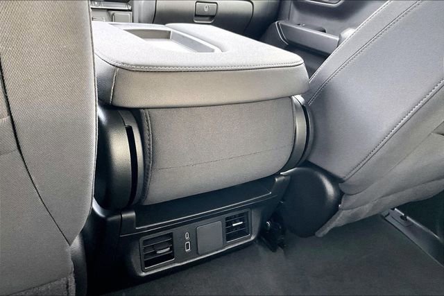 Used 2025 Chevrolet Silverado 1500 Custom image 11