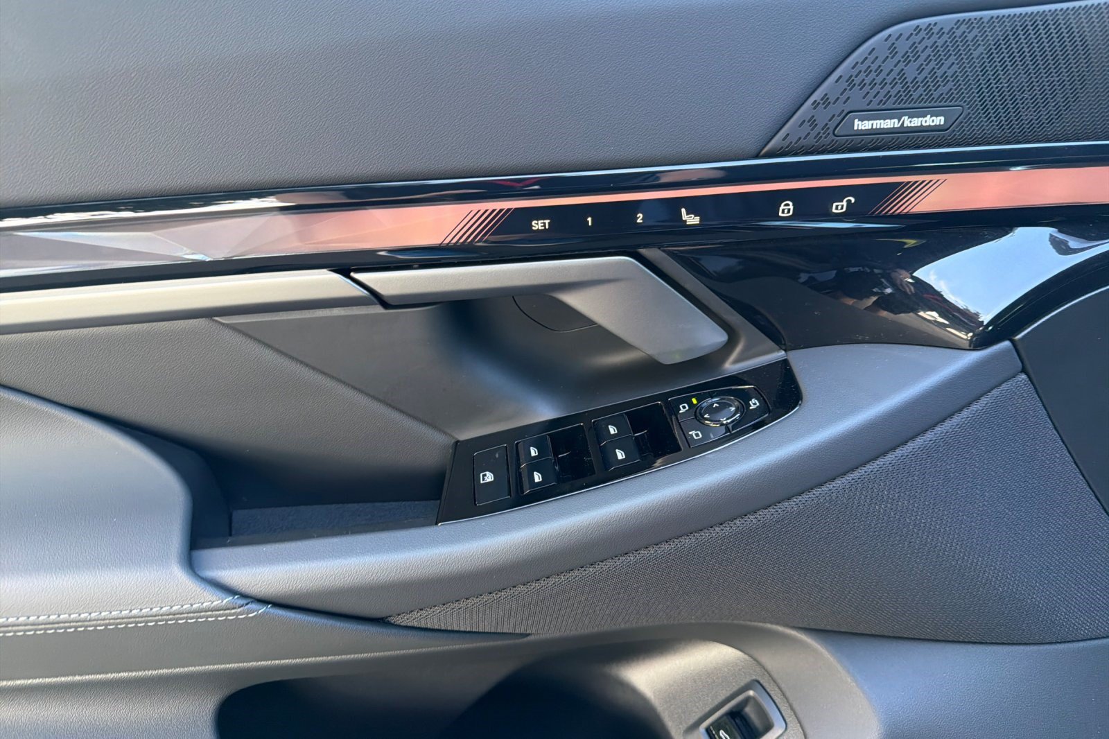 New 2027 BMW 550e xDrive AWD/4WD image 9