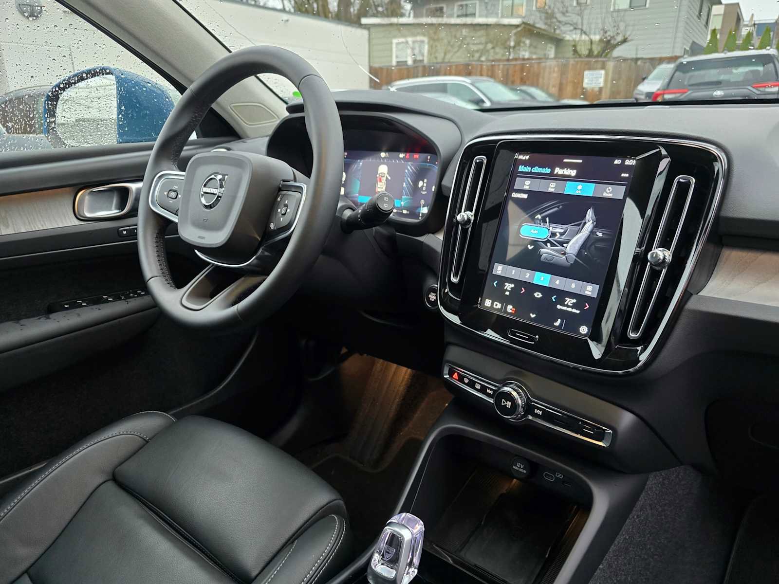 Certified 2025 Volvo XC40 B5 Plus image 12