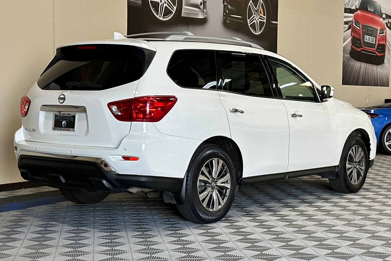 Used 2019 Nissan Pathfinder S image 4