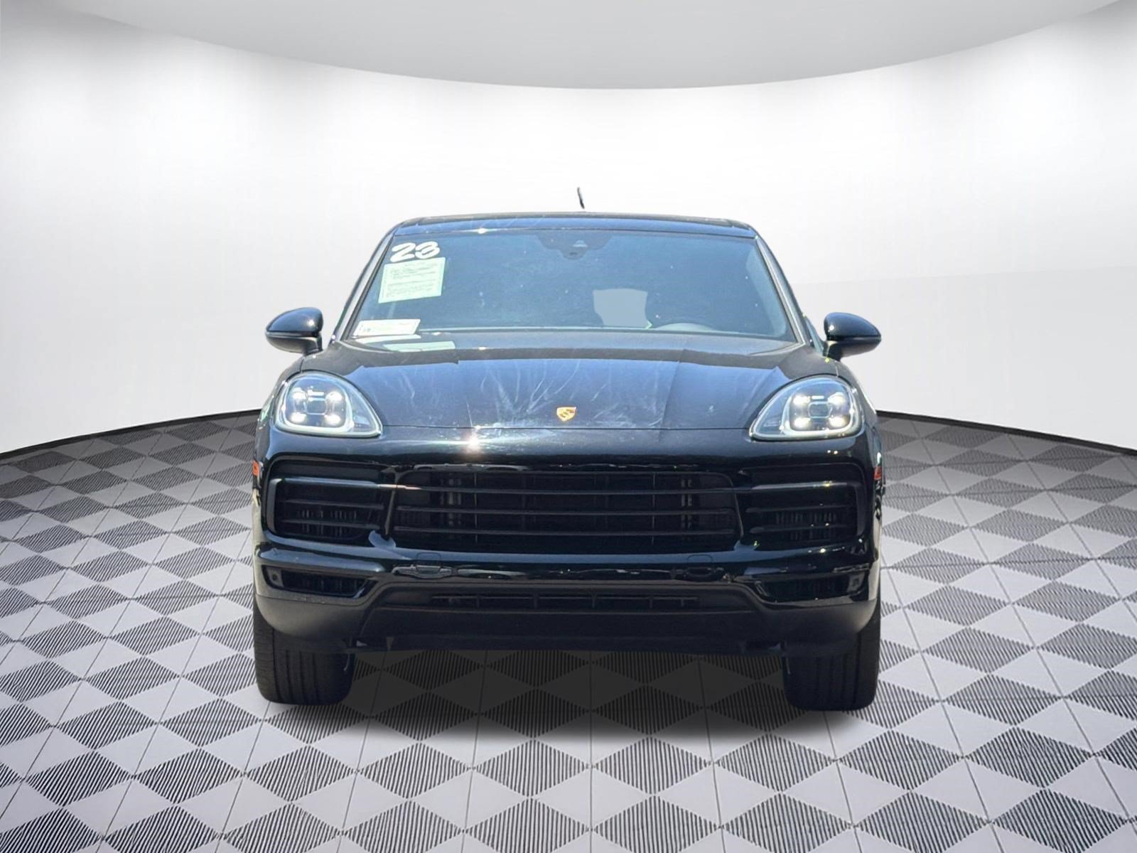 Used 2023 Porsche Cayenne AWD/4WD image 2