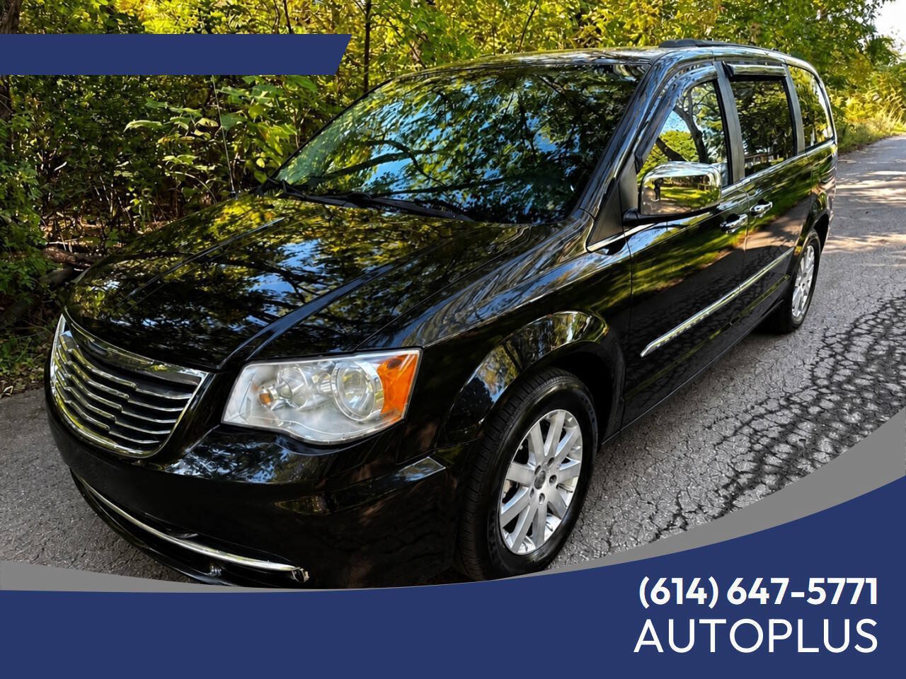 Used 2011 Chrysler Town & Country Touring-L w/ Entertainment Group #2