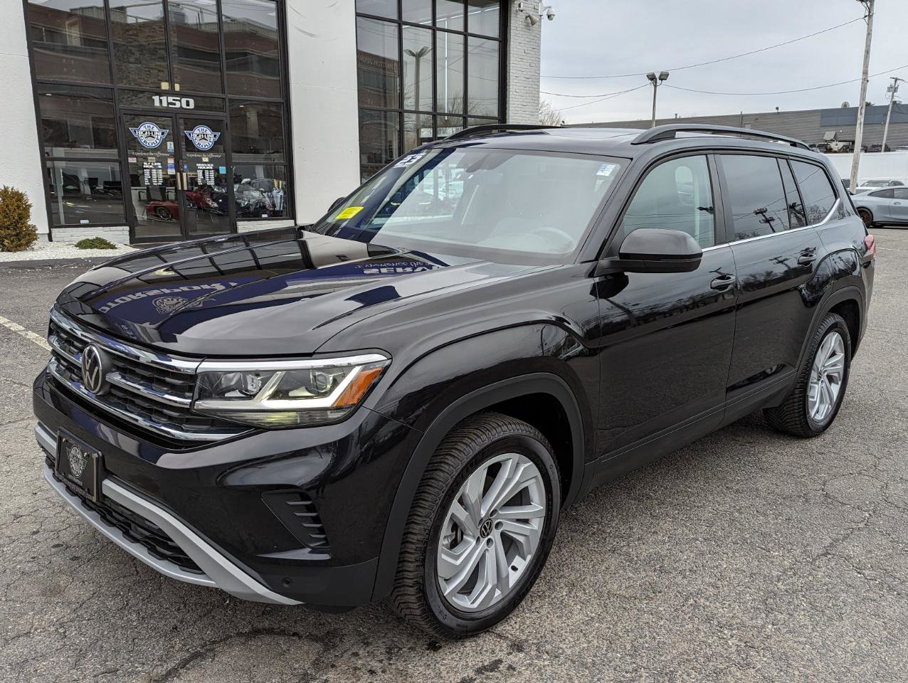 Used 2023 Volkswagen Atlas SE w/ Panoramic Sunroof Package image 2