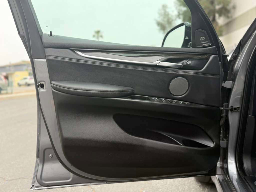 Used 2018 BMW X5 xDrive50i image 17