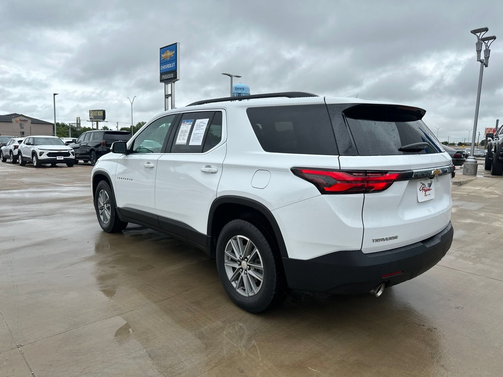 Used 2022 Chevrolet Traverse LT FWD video 3
