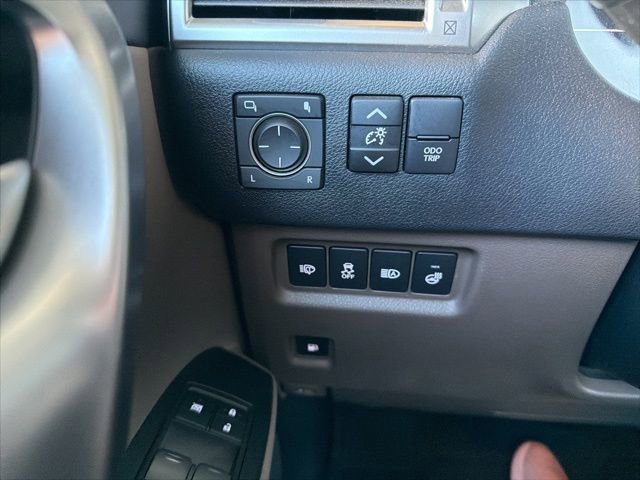 Used 2023 Lexus GX 460 Premium w/ Accessory Package AWD/4WD image 21