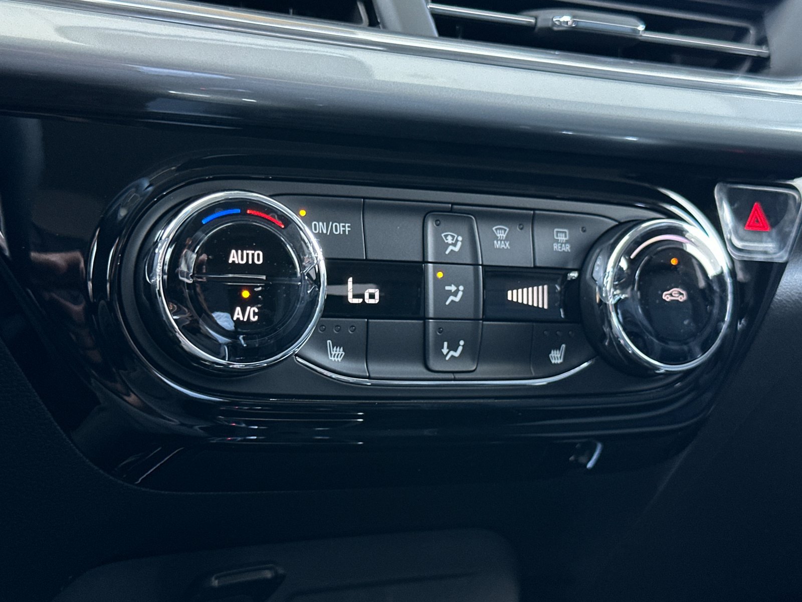 New 2026 Chevrolet Trax LT w/ LT Convenience Package FWD image 20