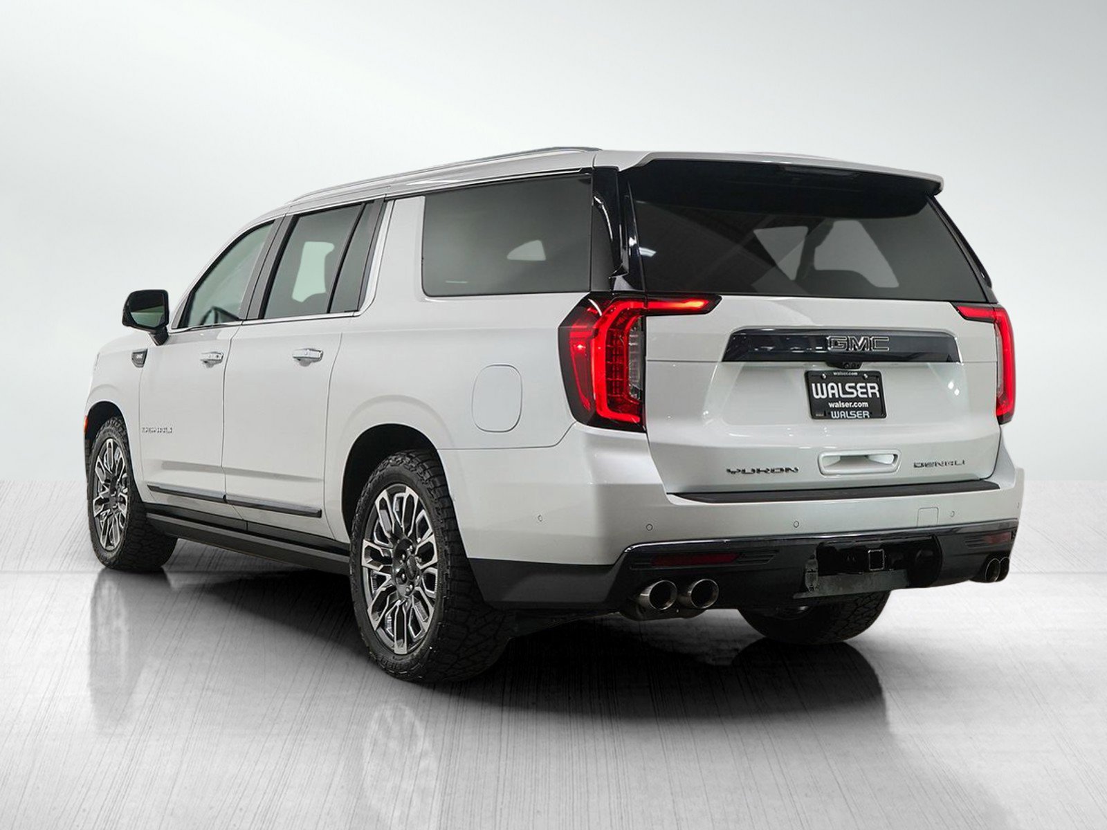Used 2023 GMC Yukon XL Denali Ultimate image 3