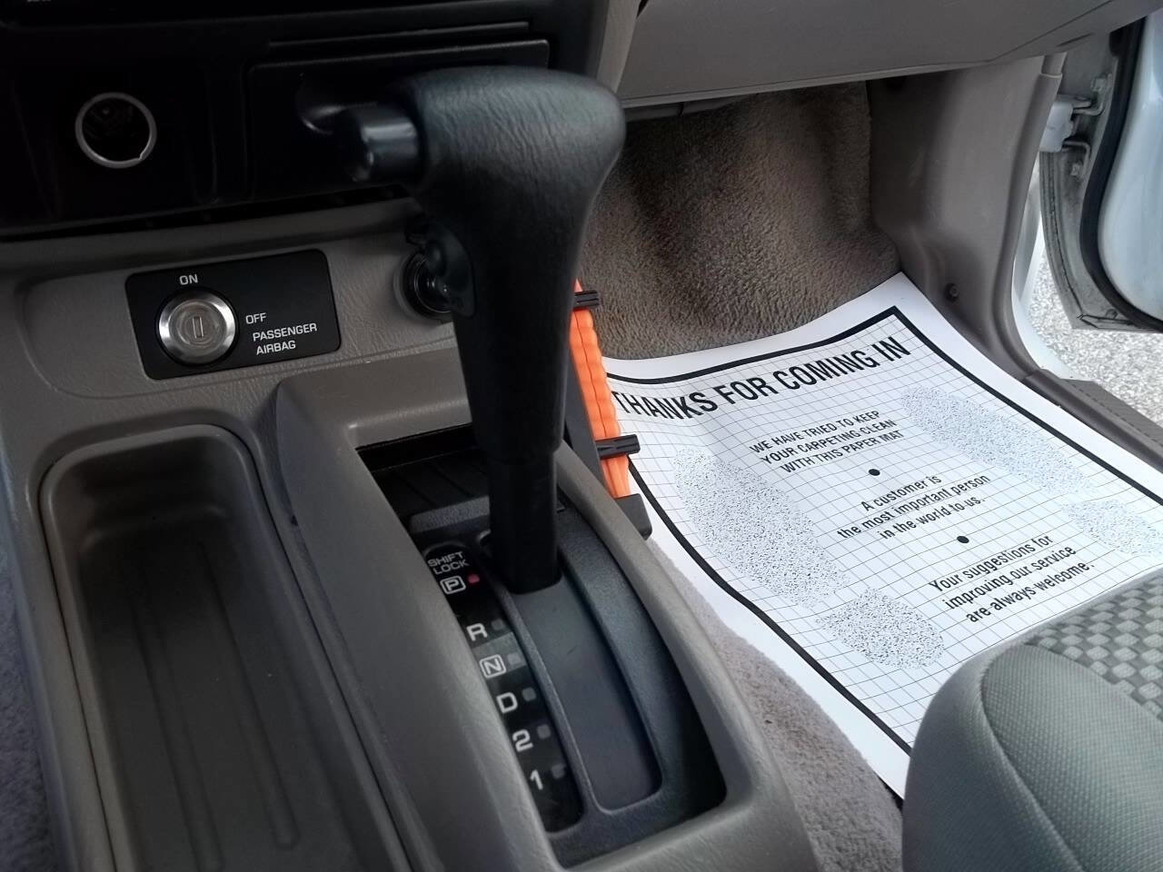 Used 2001 Nissan Frontier SE Desert Runner image 13