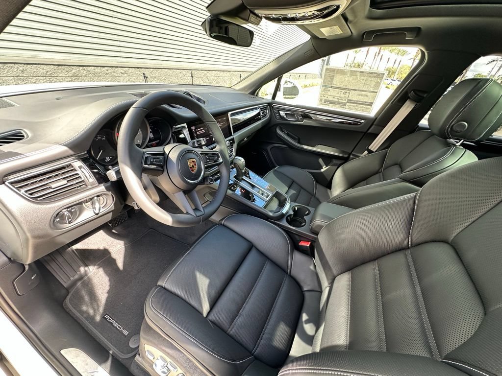 Certified 2026 Porsche Macan S AWD/4WD image 4