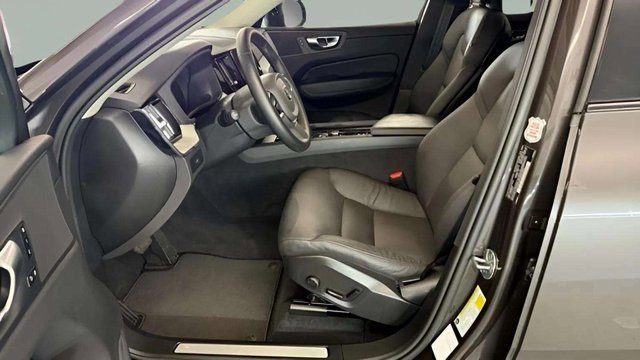 Used 2025 Volvo XC60 B5 Plus image 20