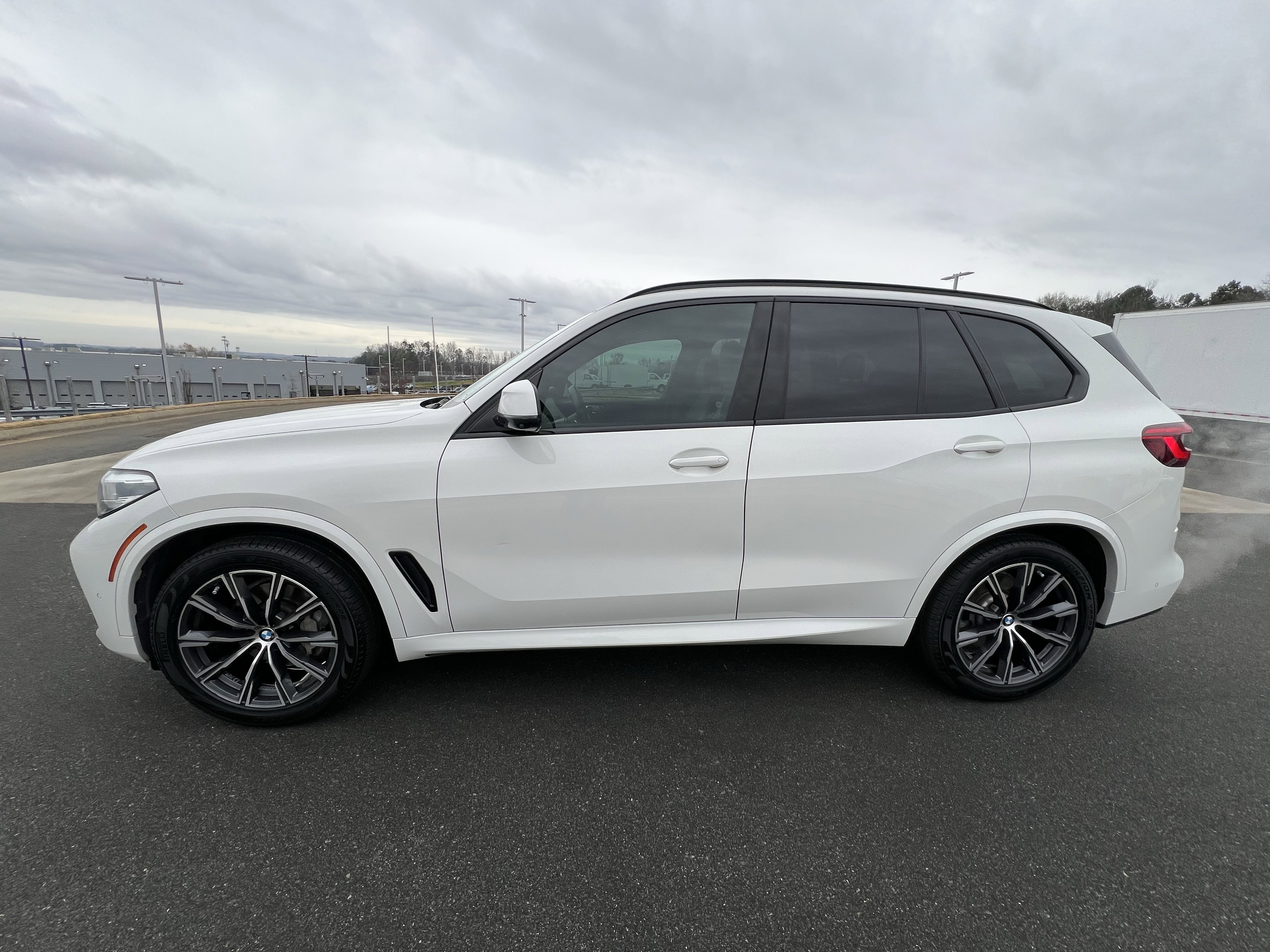 Used 2019 BMW X5 xDrive40i w/ M Sport Package image 6