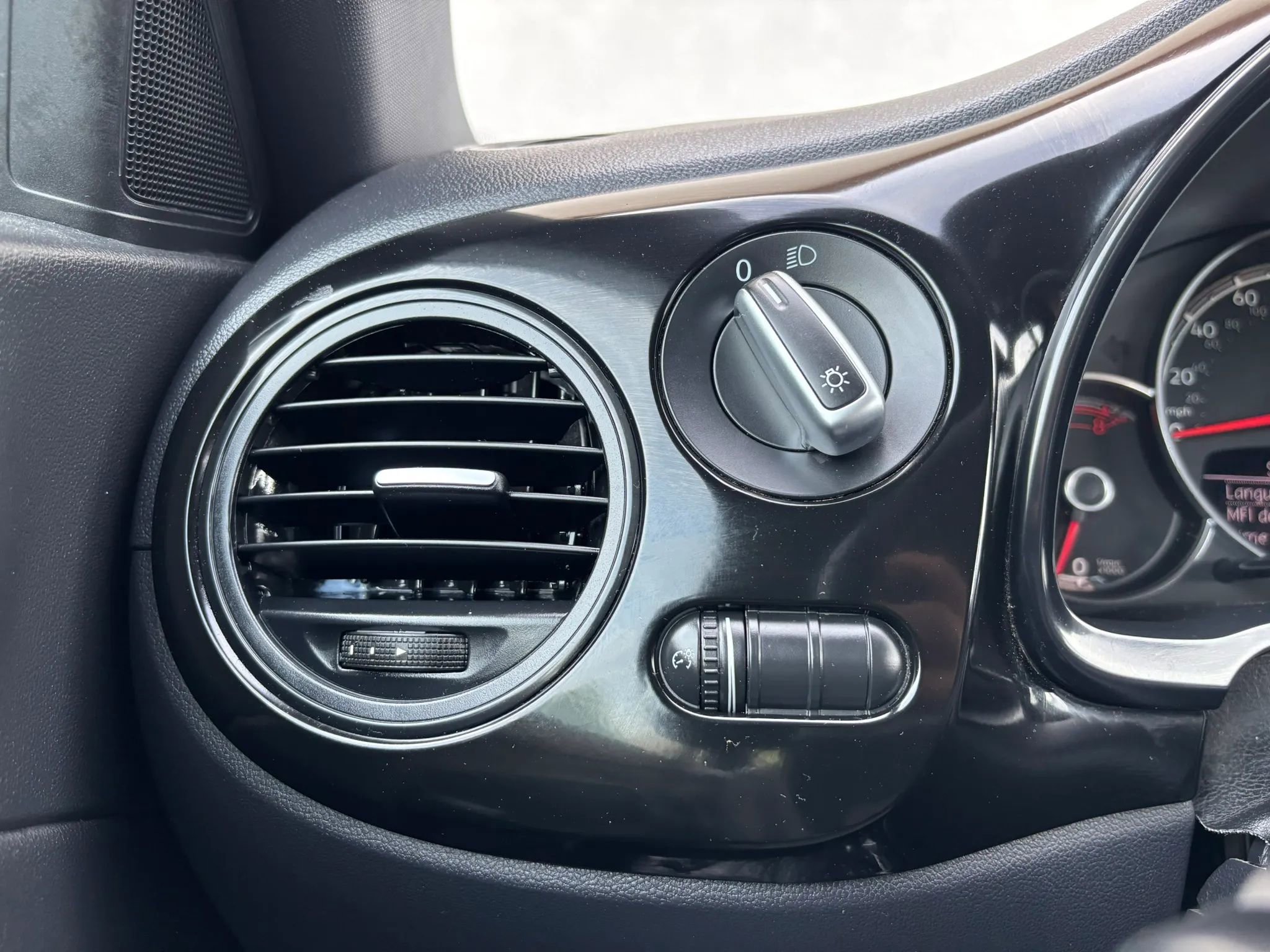 Used 2019 Volkswagen Beetle 2.0T S image 23