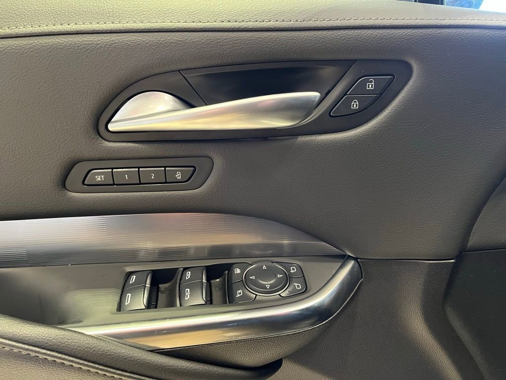 Used 2025 Cadillac XT4 Premium Luxury image 18