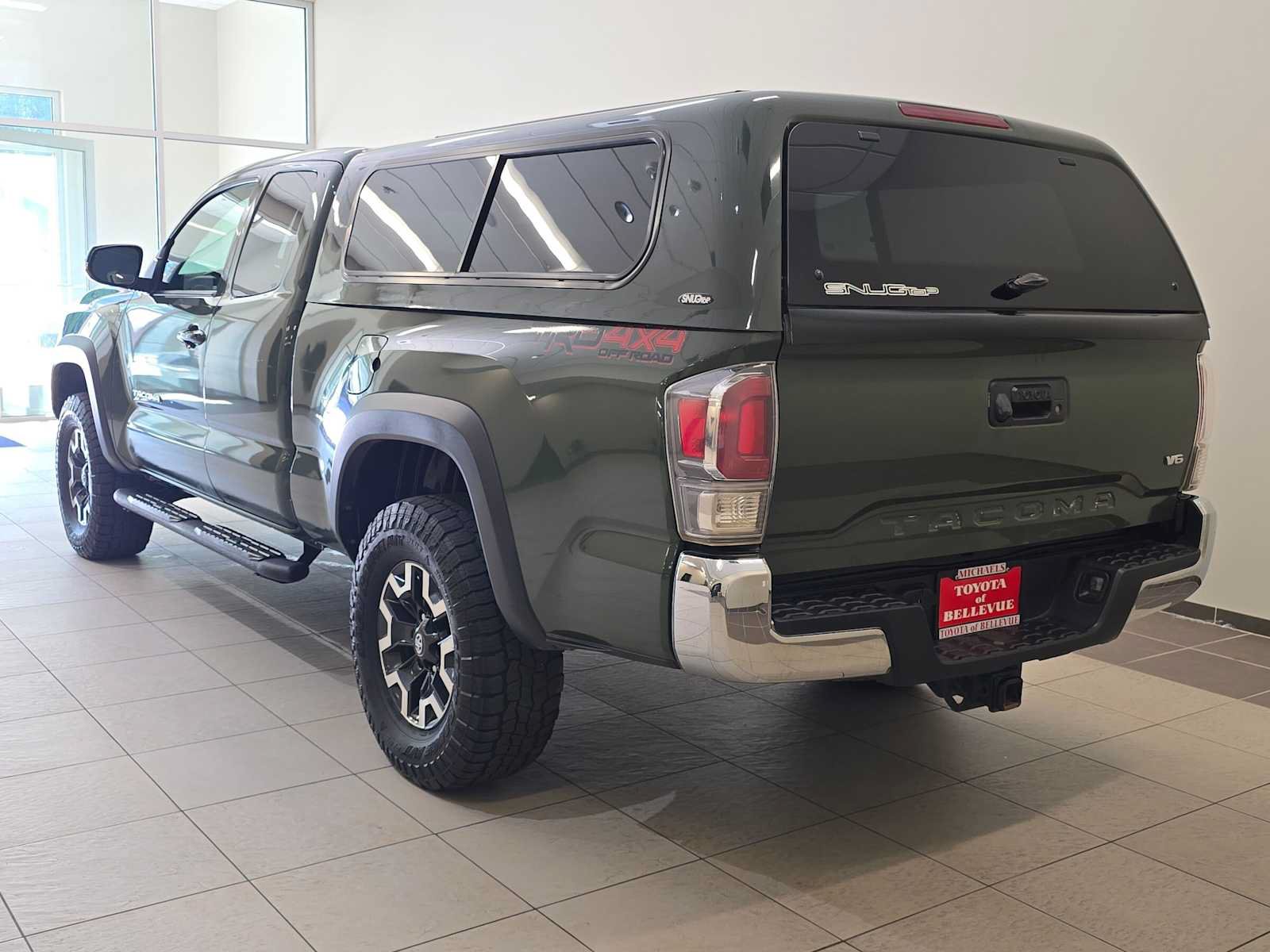 Certified 2022 Toyota Tacoma TRD Off-Road w/ TRD Premium Off Road Package AWD/4WD image 4