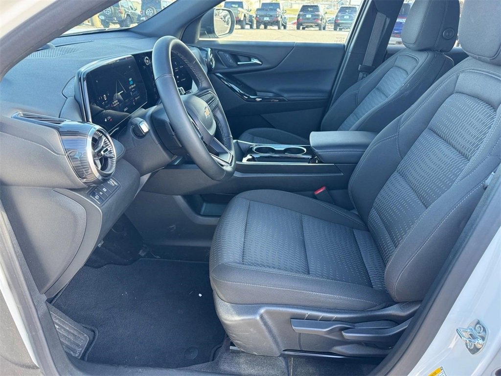 Used 2025 Chevrolet Equinox LT image 6