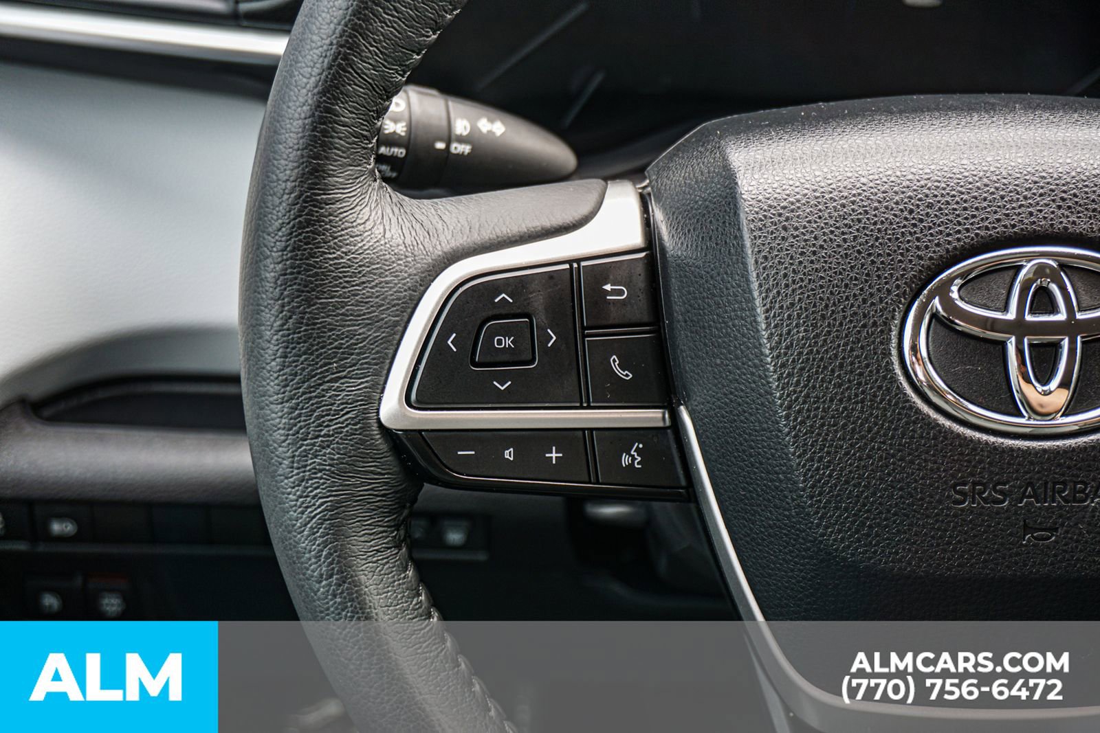 Used 2025 Toyota Sienna XLE FWD image 32