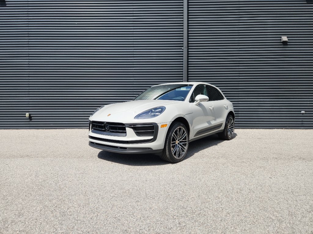 Certified 2026 Porsche Macan AWD/4WD image 1