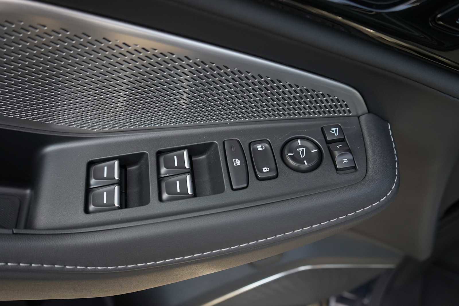 Certified 2023 Acura MDX SH-AWD w/ Technology Package image 35