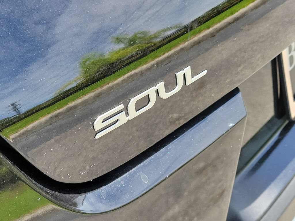 Used 2025 Kia Soul LX w/ LX Technology Package FWD image 5