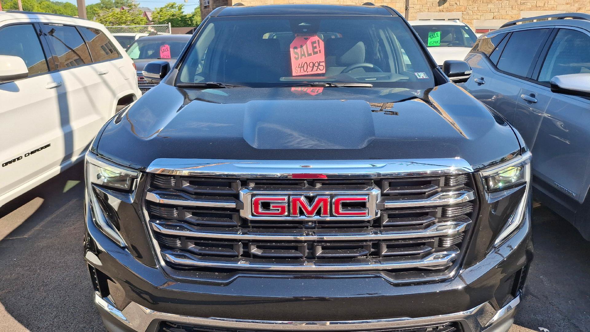 Used 2025 GMC Acadia Elevation AWD/4WD image 2