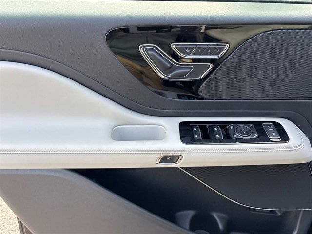 New 2025 Lincoln Aviator AWD w/ Jet Appearance Package image 22