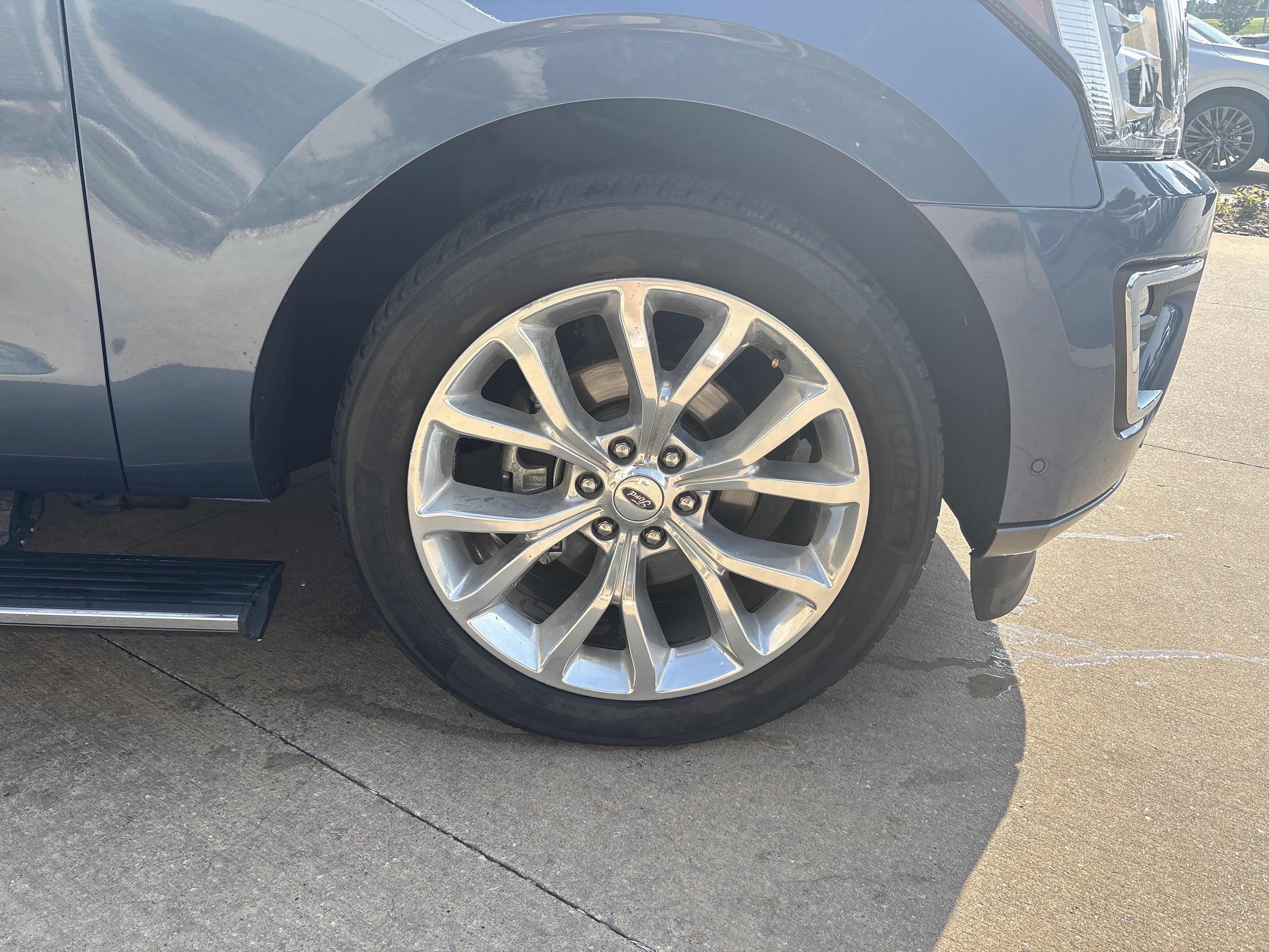 Used 2019 Ford Expedition Limited w/ Equipment Group 302A RWD image 13