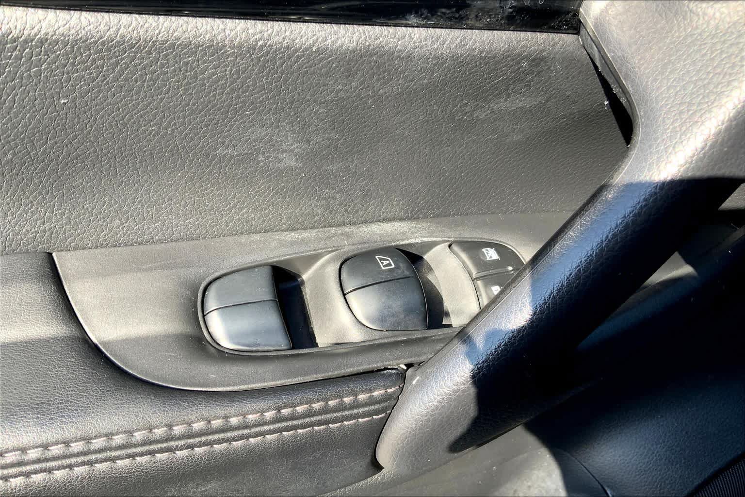 Used 2020 Nissan Rogue Sport SV FWD image 35