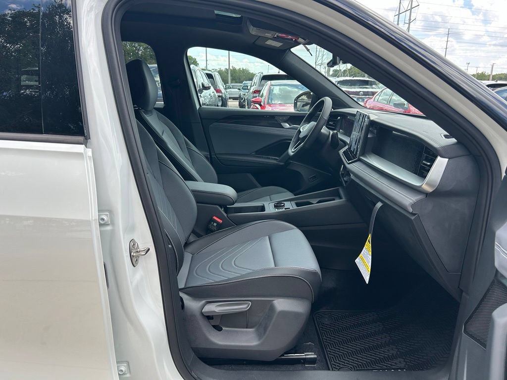 New 2026 Volkswagen Tiguan SE R-Line FWD image 37