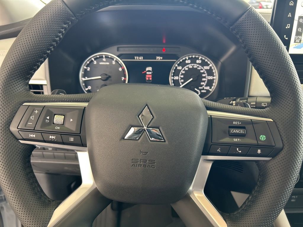 New 2026 Mitsubishi Outlander SE image 45