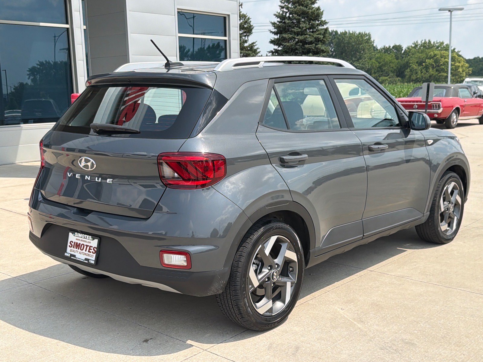 Used 2025 Hyundai Venue SEL FWD image 8