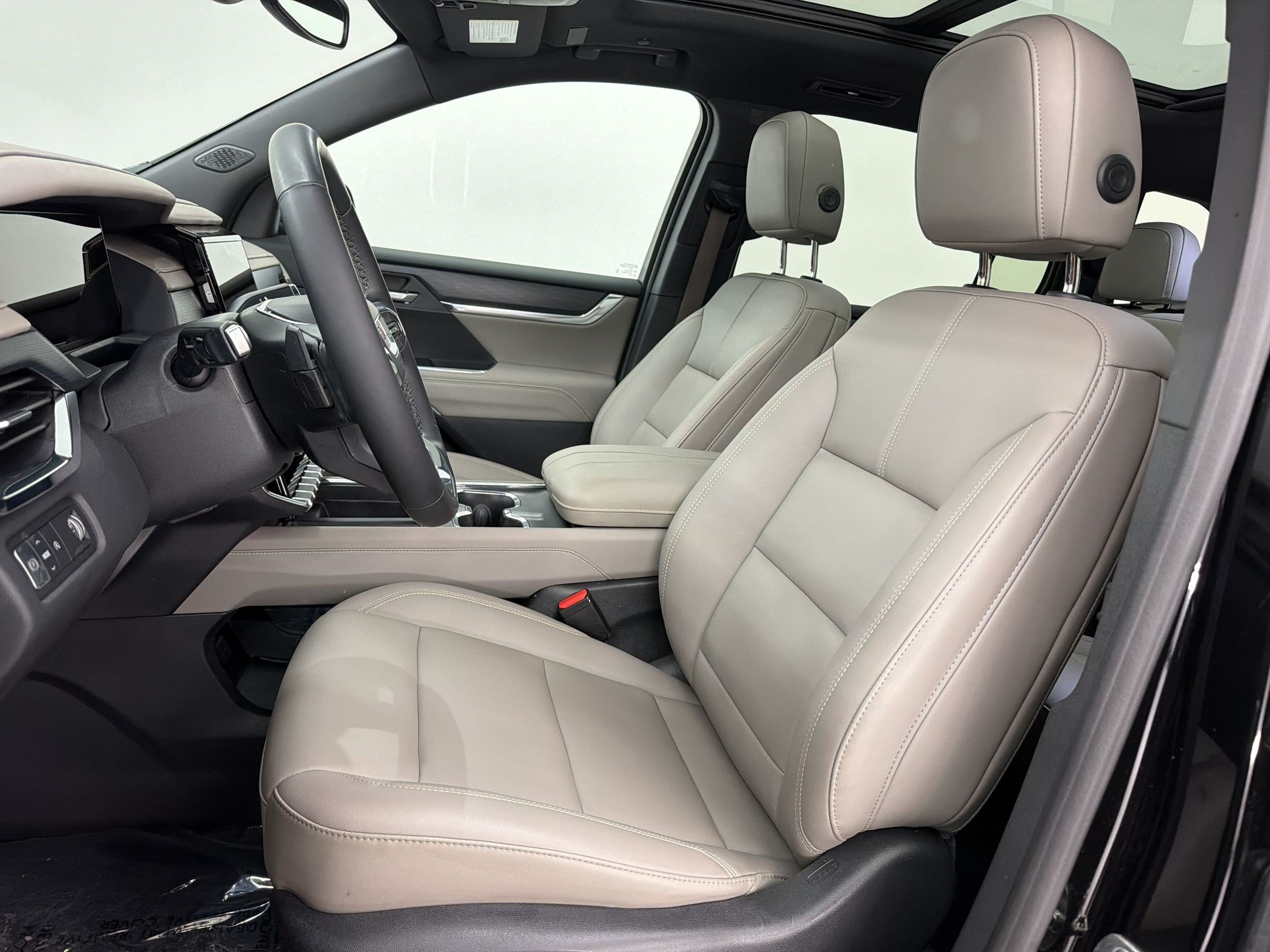 Used 2024 GMC Acadia Elevation w/ Luxury Package FWD image 5