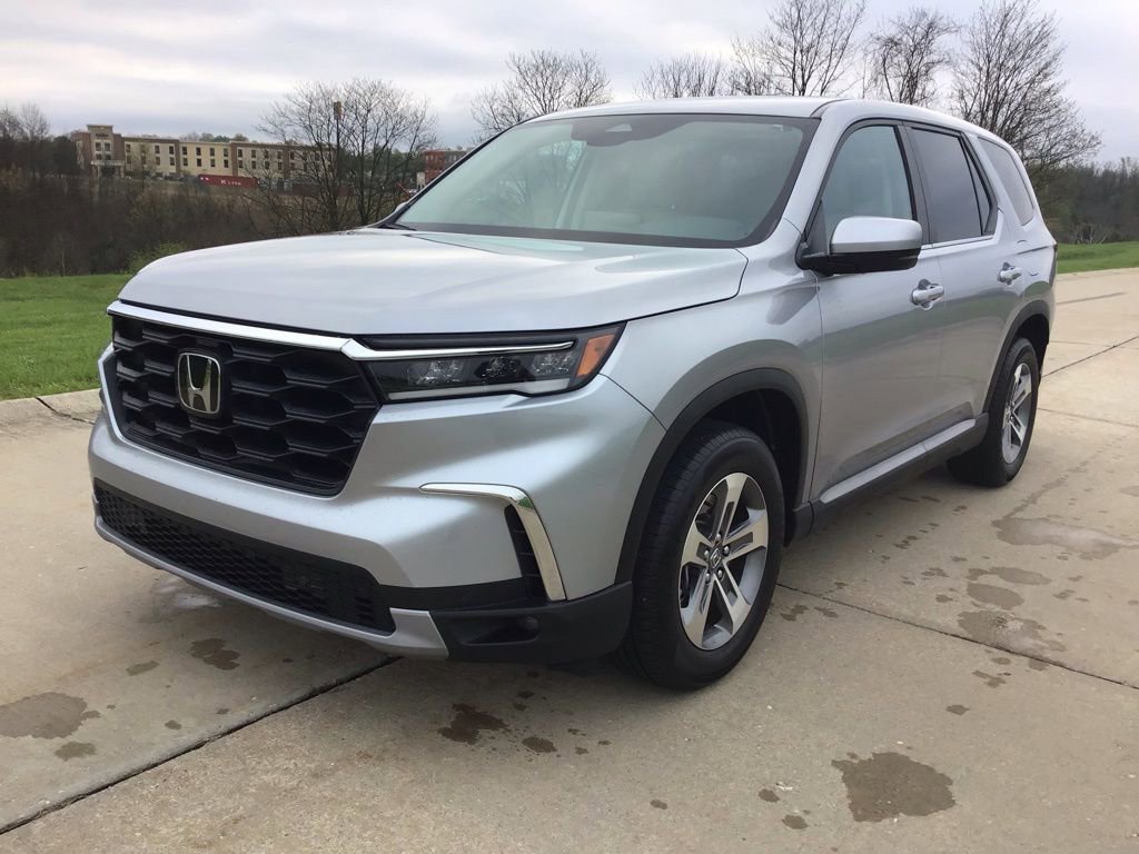 Used 2025 Honda Pilot EX-L image 3