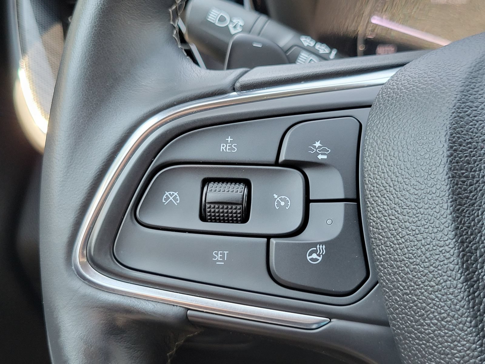 Used 2023 Buick Envision Essence AWD/4WD image 16