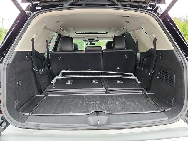 Used 2024 Nissan Pathfinder Platinum w/ Lighting Package (N93) AWD/4WD image 30