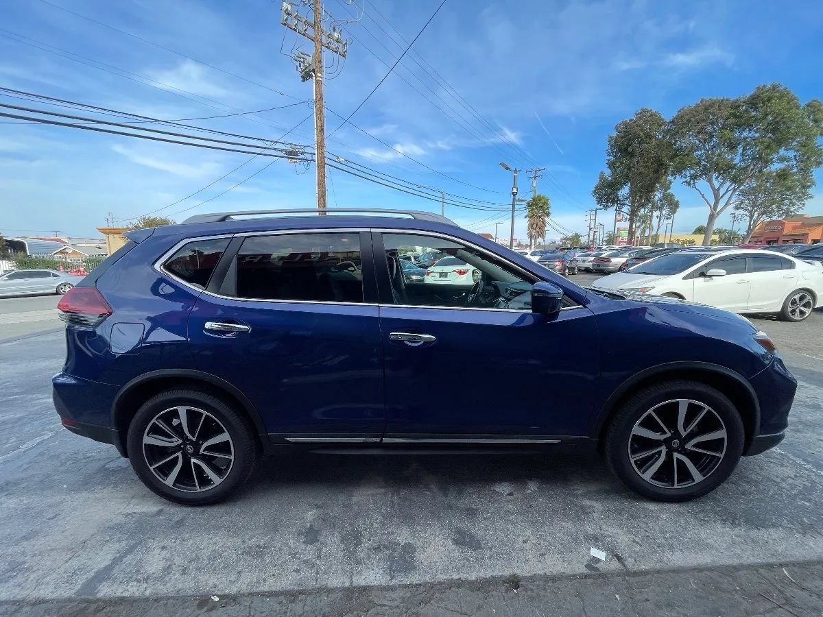 Used 2019 Nissan Rogue SL w/ Premium Package FWD image 4