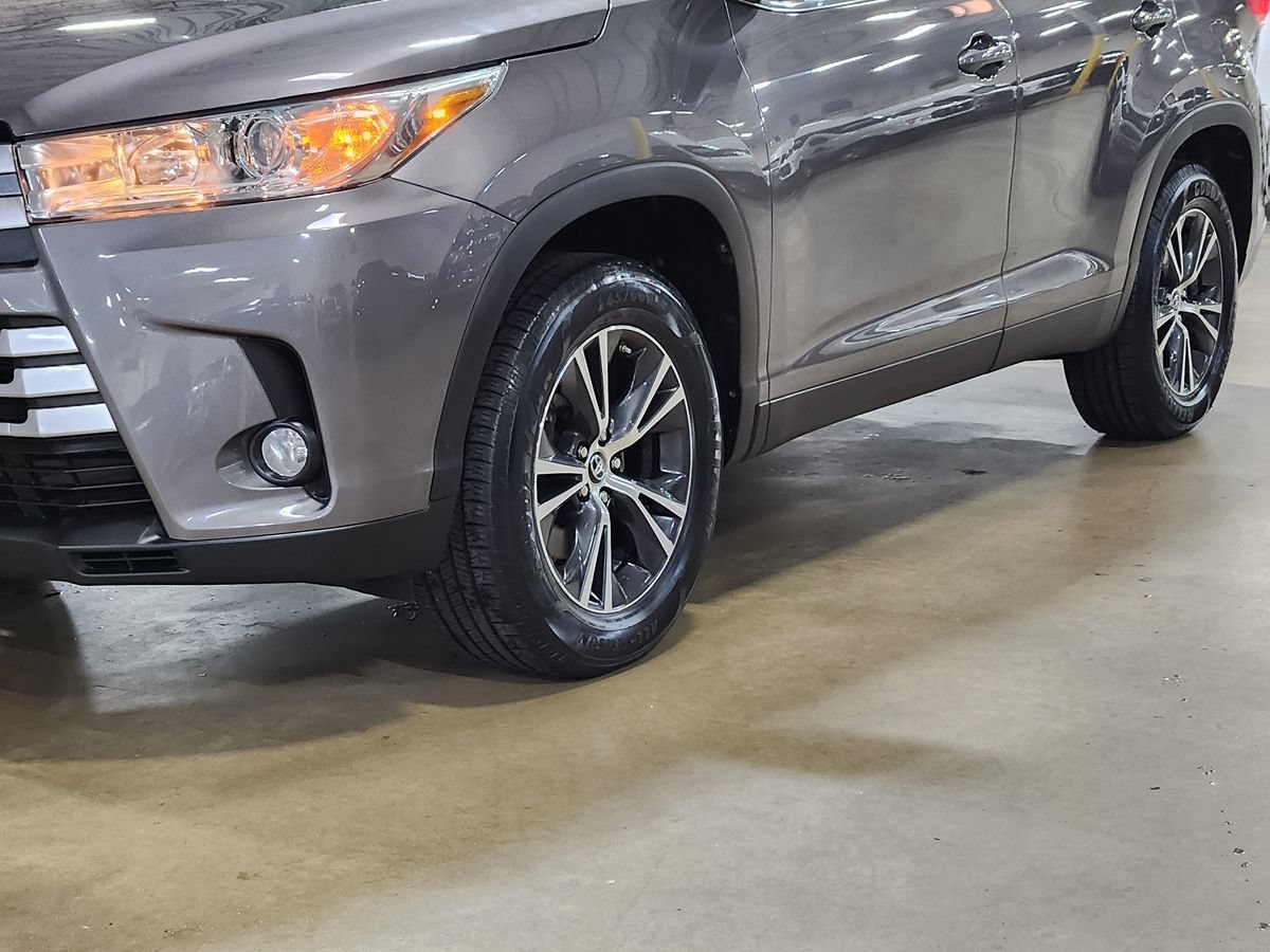 Used 2019 Toyota Highlander Plus FWD image 17
