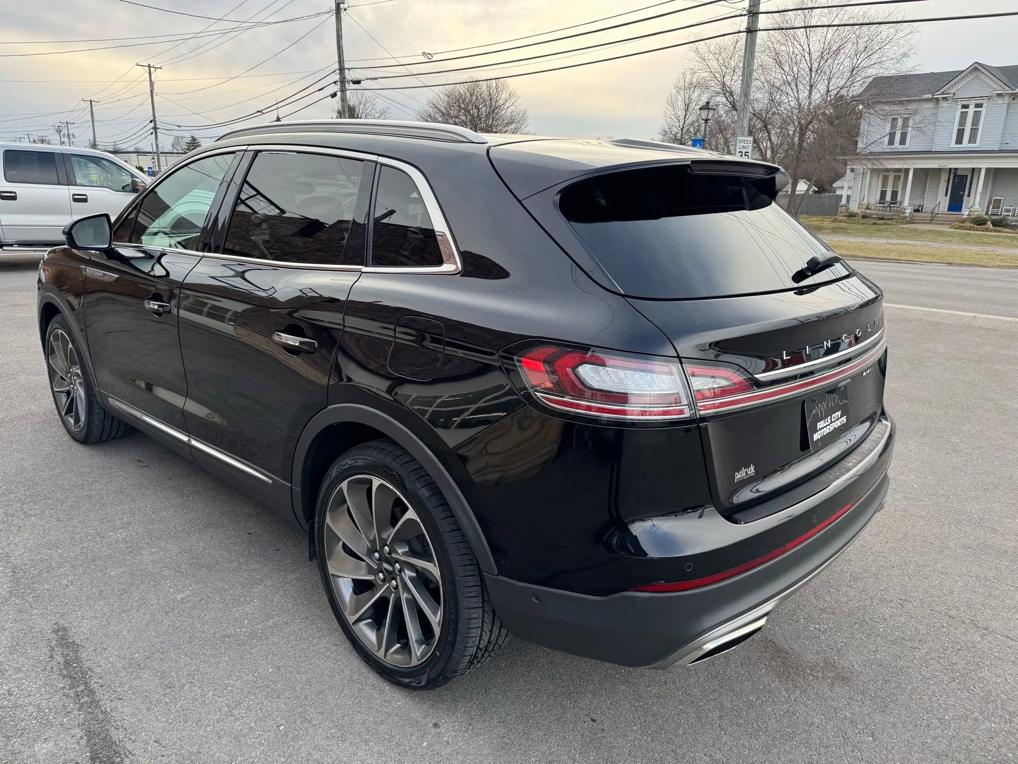 Used 2019 Lincoln Nautilus Reserve image 11